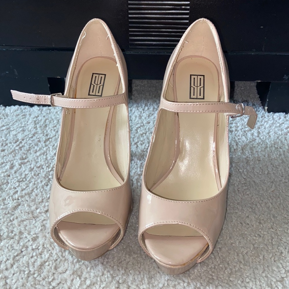 Signature by shoe dazzle heels